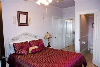 On The Riverwalk Bed and breakfast