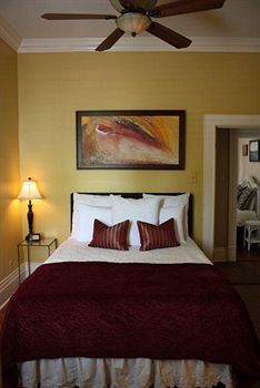 On The Riverwalk Bed and breakfast