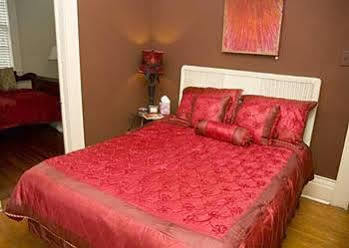 On The Riverwalk Bed and breakfast San Antonio