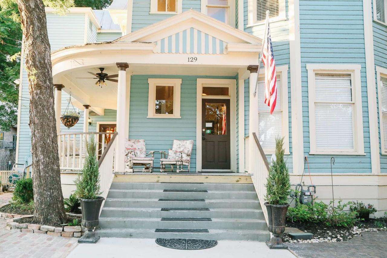 On The Riverwalk Bed and breakfast 3*
