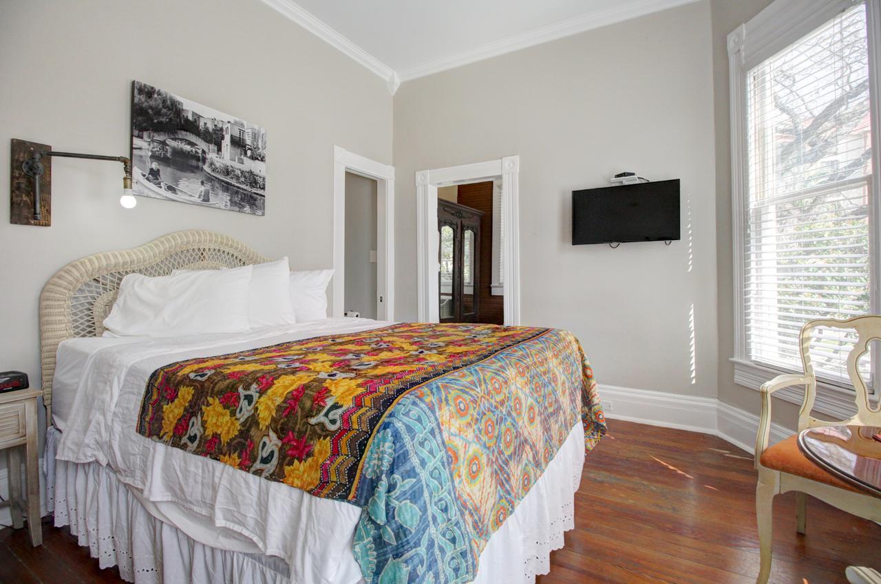 On The Riverwalk Bed and breakfast 3*